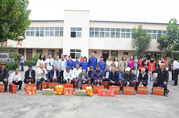 中秋佳節(jié)獻(xiàn)愛(ài)心，慰問(wèn)老人情意濃