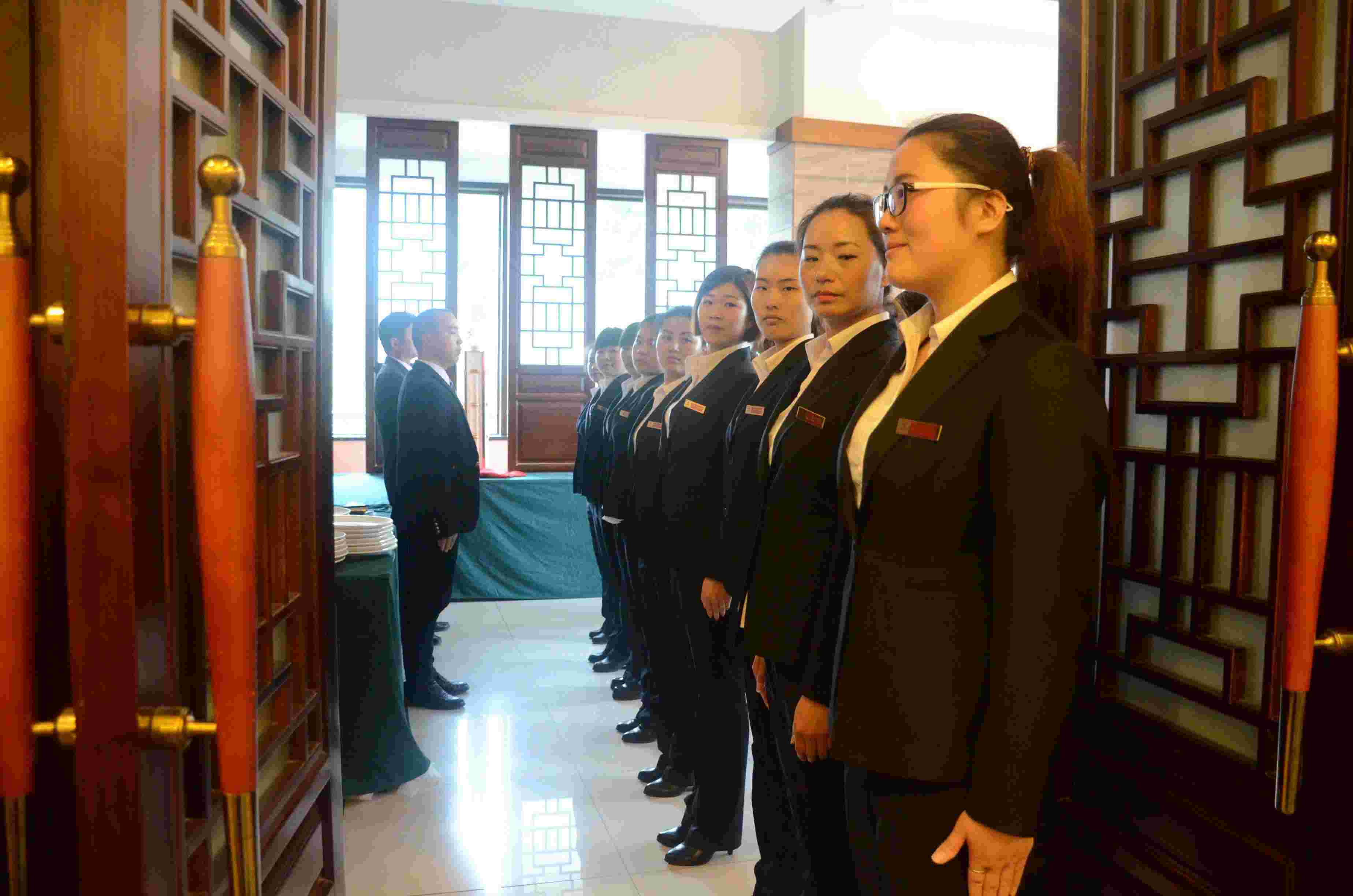 喜有沃裝飾不銹鋼管生產廠家員工.jpg 喜有沃裝飾不銹鋼管生產廠家員工.jpg