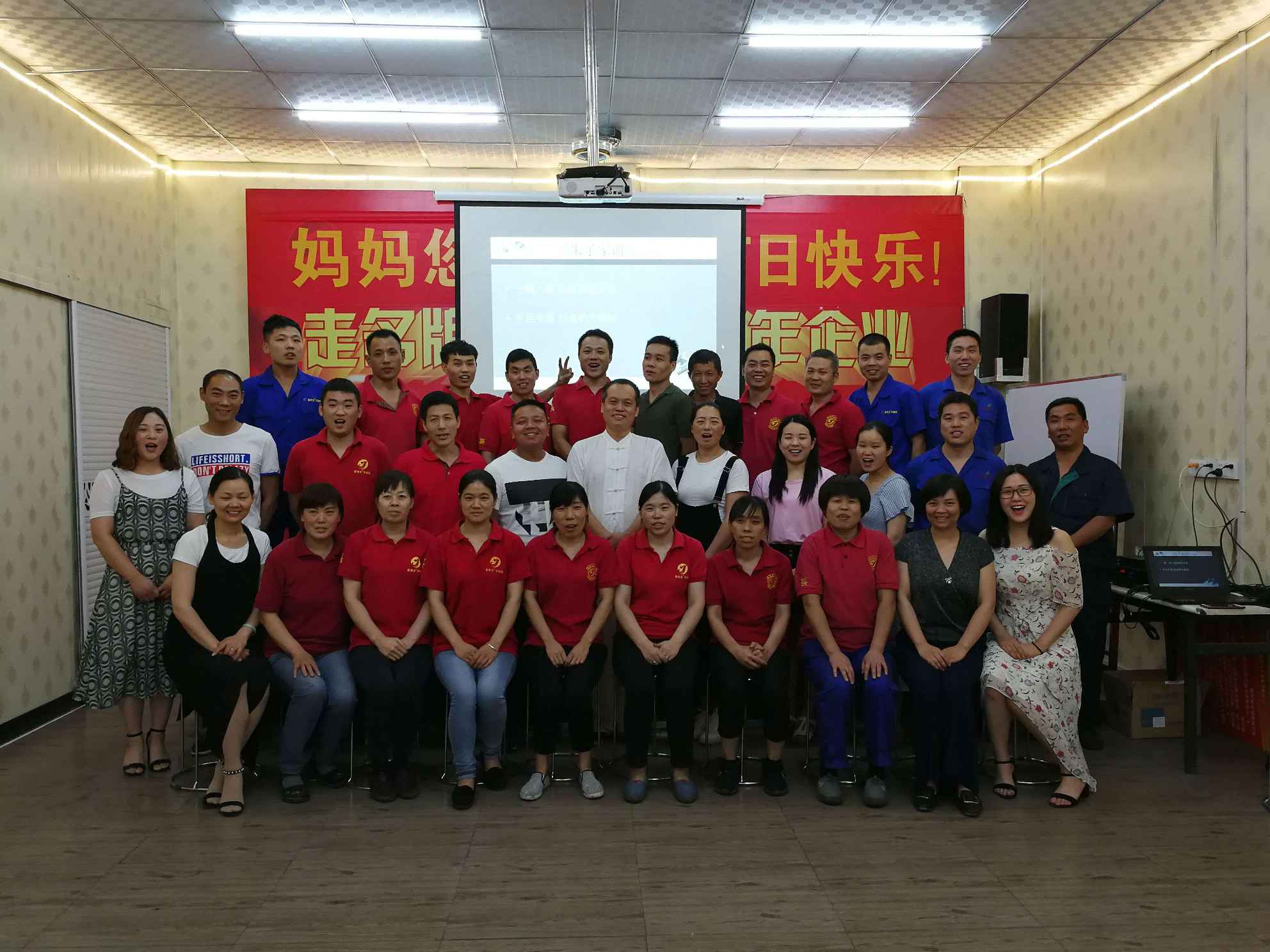 國(guó)學(xué)會(huì)走進(jìn)不銹鋼管.jpg 國(guó)學(xué)會(huì)走進(jìn)不銹鋼管.jpg