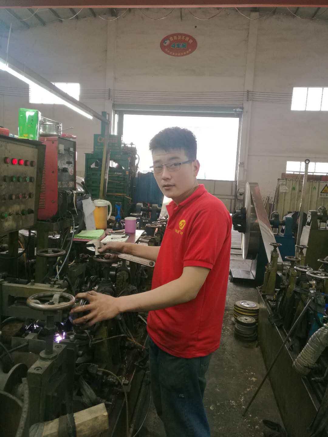 喜有沃<a href='/index.aspx' class='keys' title='點擊查看關于不銹鋼管廠家的相關信息' target='_blank'>不銹鋼管廠家</a>制管工趙寶善 喜有沃不銹鋼管廠家制管工趙寶善