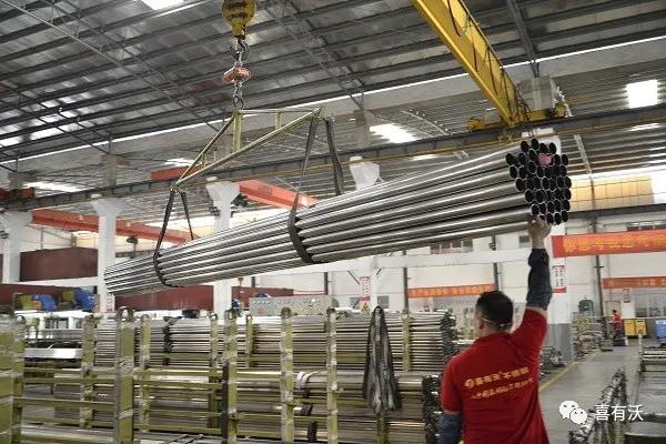 304不銹鋼管材吊運(yùn) 304不銹鋼管材吊運(yùn)