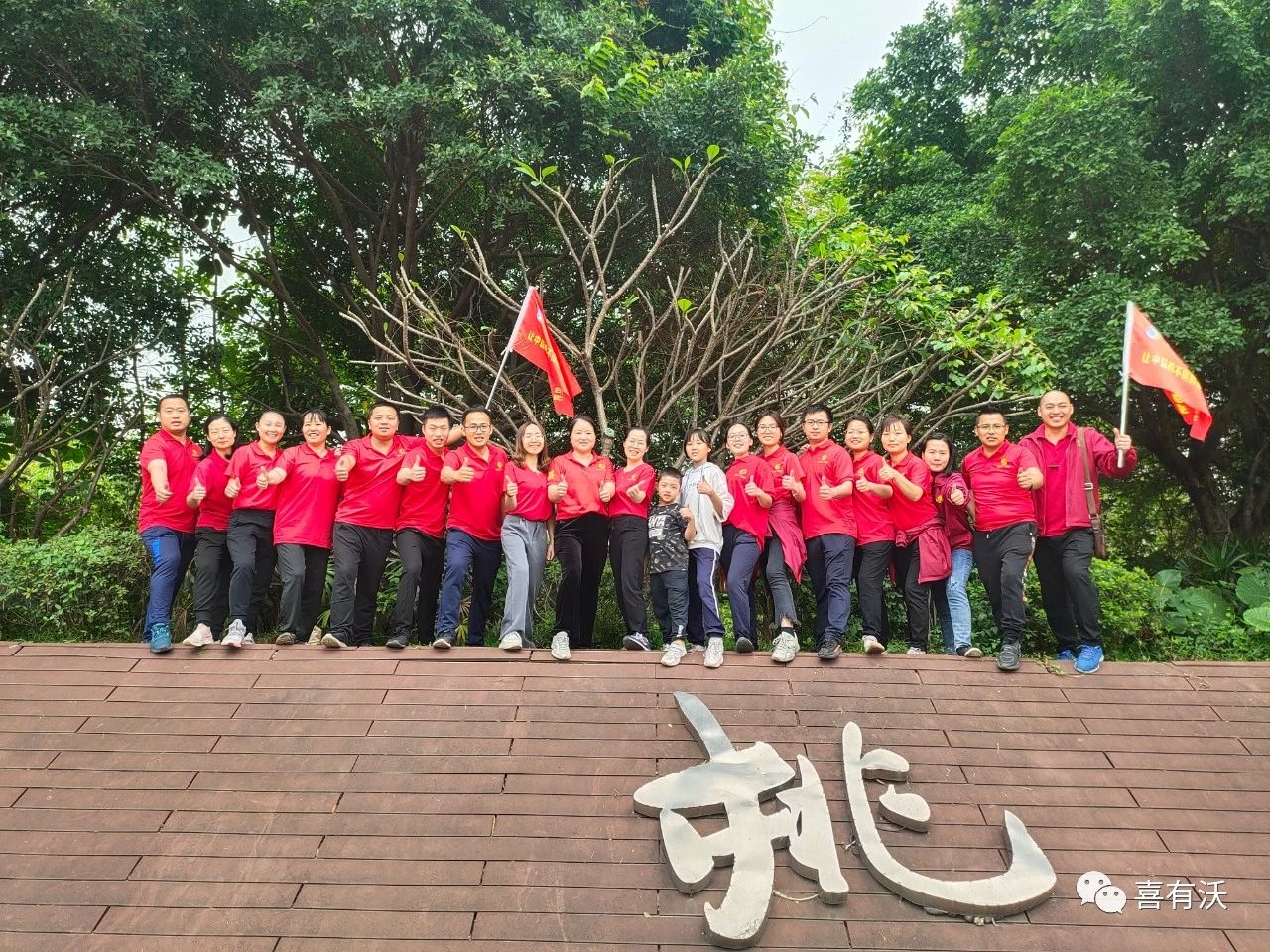 中途,大家補給能量的地點也是選擇觀景位置極佳的地方,開心就餐的同時還能觀景。 中途,大家補給能量的地點也是選擇觀景位置極佳的地方,開心就餐的同時還能觀景。